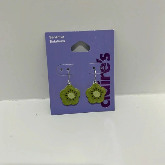 Claire’s bundle with backpack, 3 bracelets, 6 hair clips, pen and earrings - Picture 7 of 13